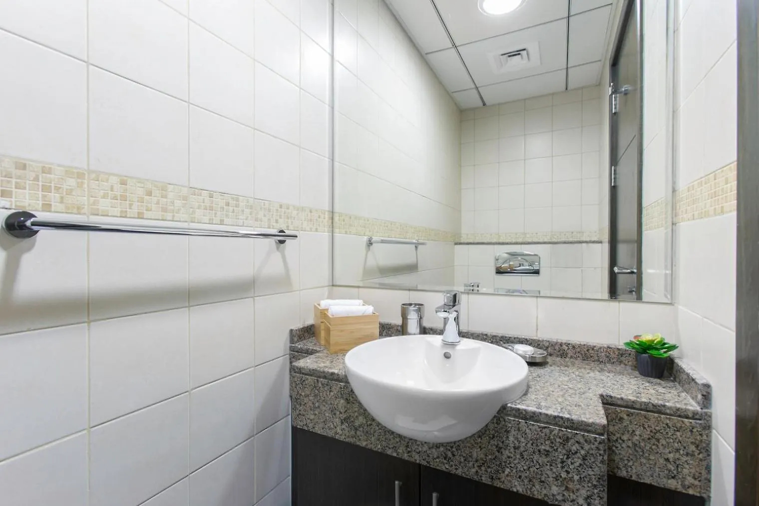 Blueground Marina Pool Gym Dxb-377 Apartment Dubai